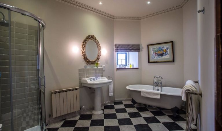 luxury-family-hotels-thornbury-castle-gloucestershire-stay-9 luxury-family-hotels-thornbury-castle-gloucestershire-stay-9