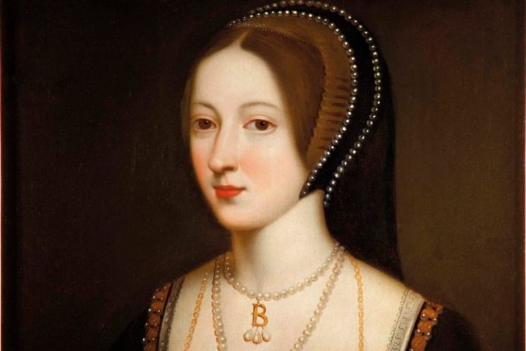 Anne-Boleyn-pic-in-bedroom-web-version-1020x681