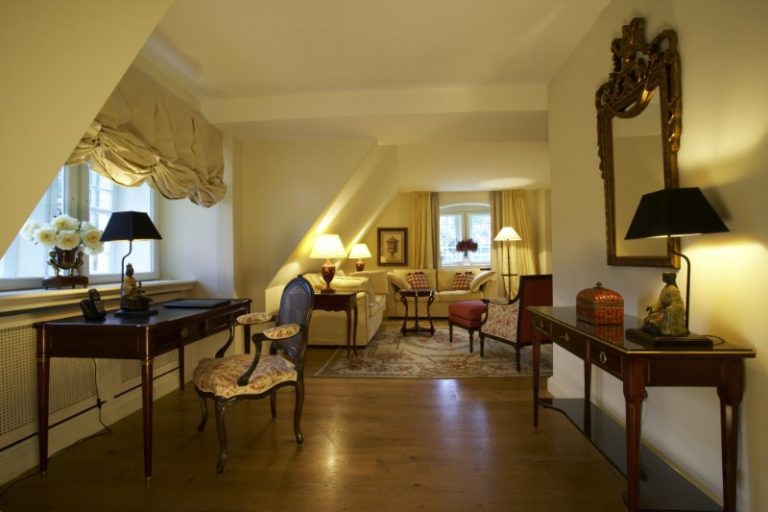 Suite-203 Suite-203