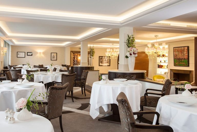 gallery-restaurant-chat-botte-02 gallery-restaurant-chat-botte-02