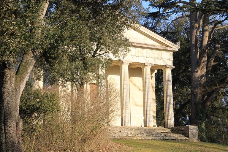 chateau brissac parc mausolee 768x512