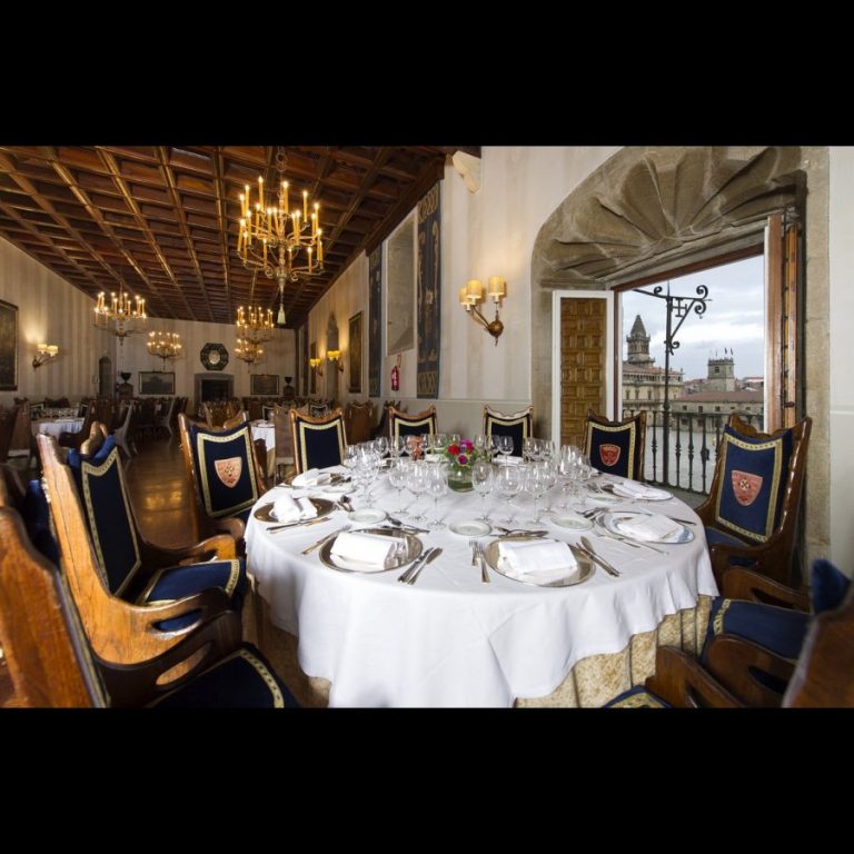 parador de santiago 47 comedor real c2 768x768